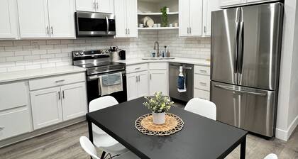 Fully remodeled house for 6 guests in the heart of Midvale