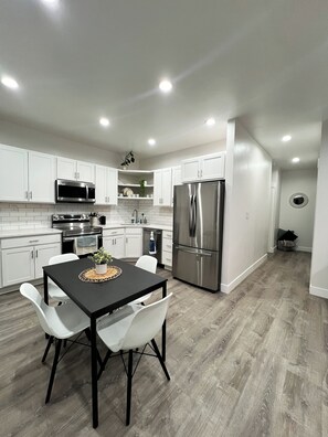 Dining - Fully remodeled house for 6 guests in the heart of Midvale (Midvale)