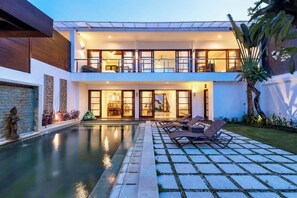 Pool - Villa Lilja, 3 Bedrooms Luxury Villa in Seminyak (Seminyak)