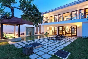 Terrace/patio - Villa Lilja, 3 Bedrooms Luxury Villa in Seminyak (Seminyak)