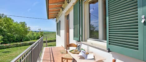 Familienapartment, Mehrere Schlafzimmer (Cozy Counrtry House Btn) | Speisen im Freien