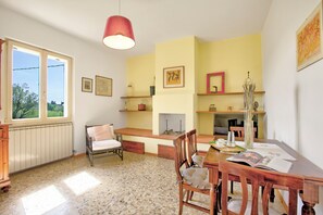 Family Apartment, Multiple Bedrooms (Cozy Counrtry House Btn) | Dining - Cozy Counrtry House Btn Florence&Arezzo6 (Terranuova Bracciolini)