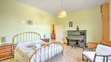 家庭公寓, 多間臥室 (Cozy Counrtry House Btn) | 2 間臥室、免費無線上網、床單