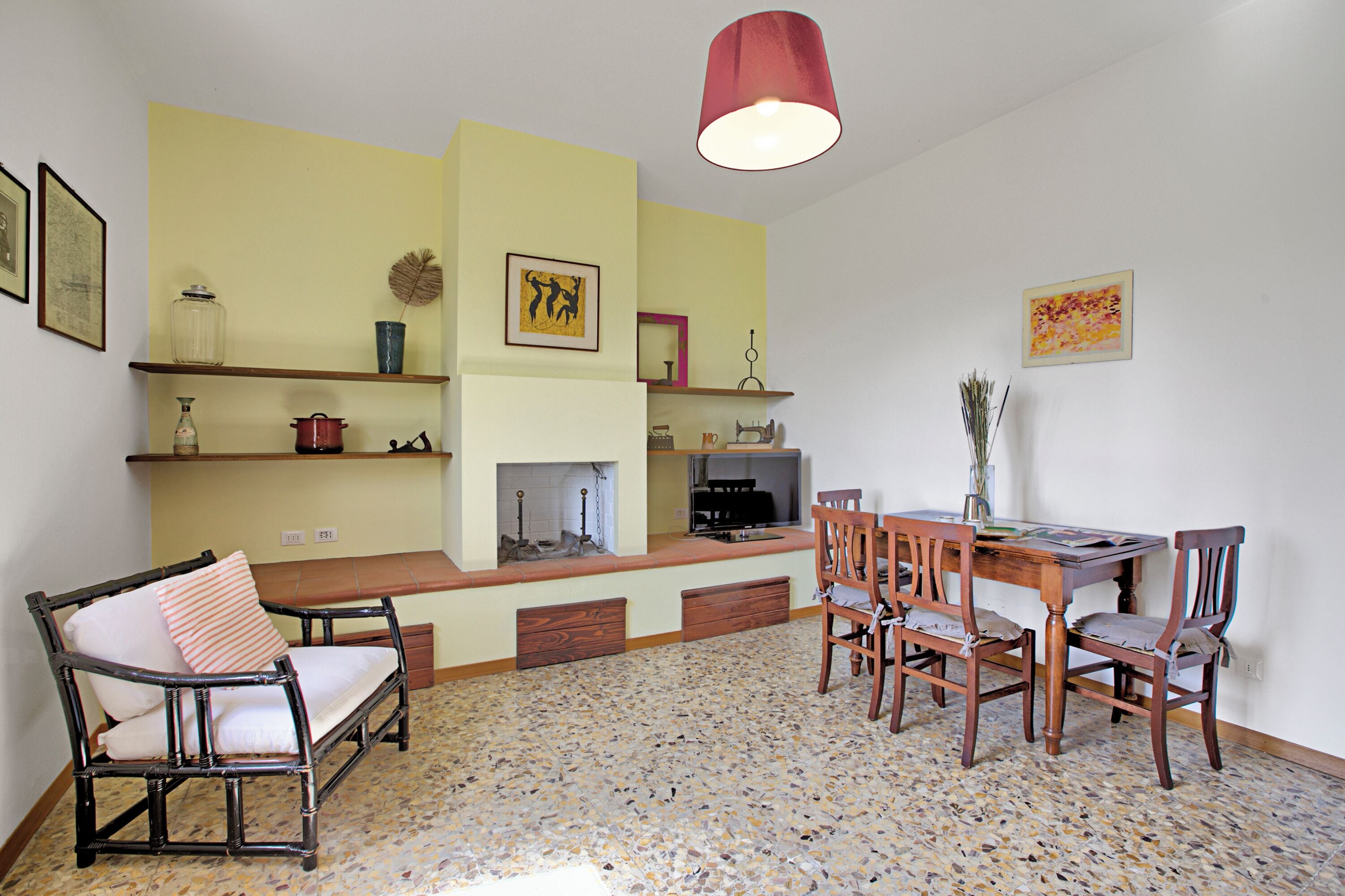 Family Apartment, Multiple Bedrooms (Cozy Counrtry House Btn) | Interior