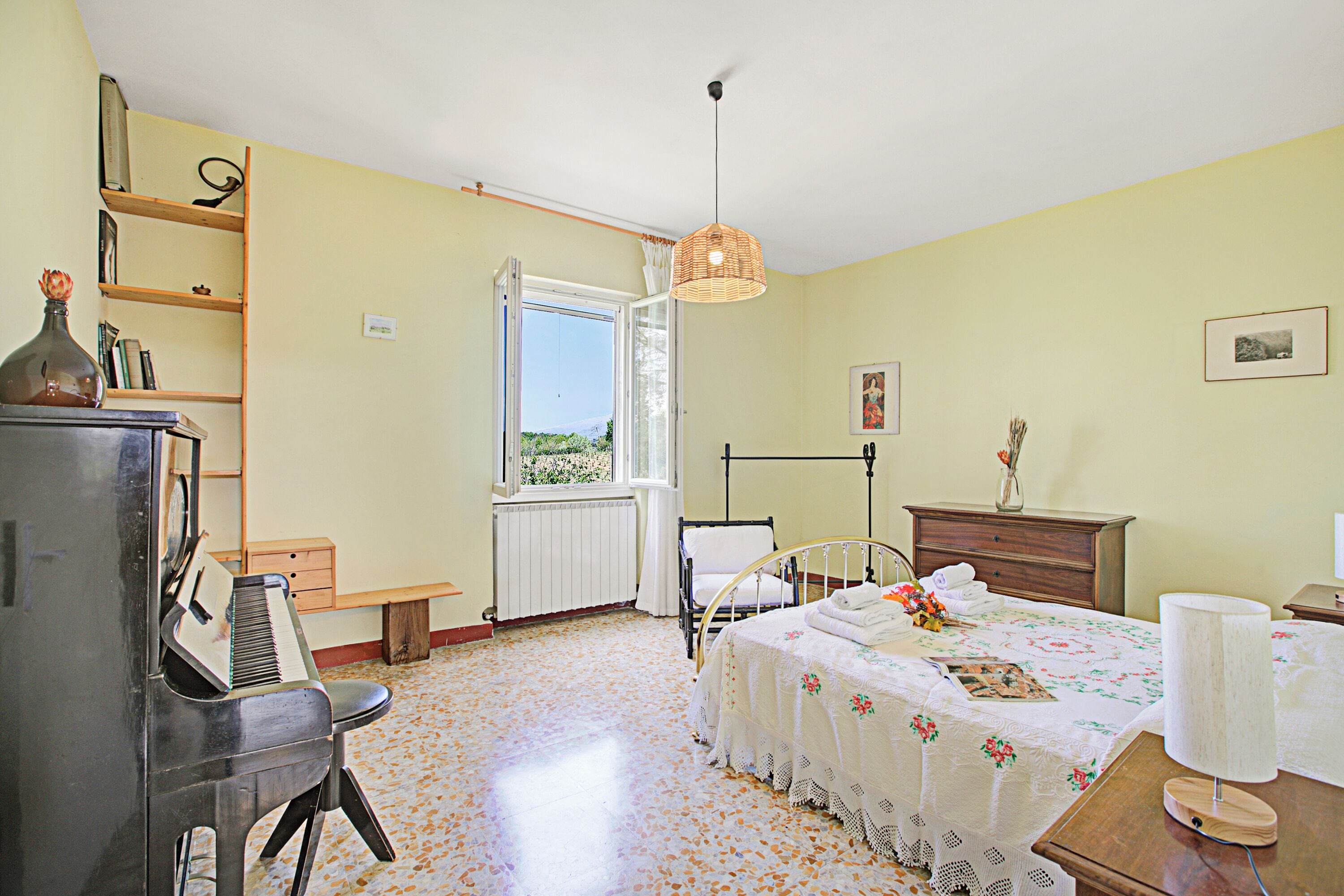 Family Apartment, Multiple Bedrooms (Cozy Counrtry House Btn) | 2 bedrooms, free WiFi, bed sheets