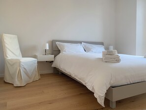 3 bedrooms, iron/ironing board, travel cot, WiFi