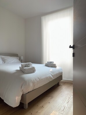 3 bedrooms, iron/ironing board, travel crib, WiFi