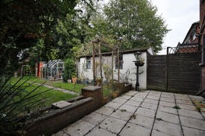 المنطقة المحيطة بالمنشأة