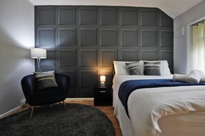 House | 3 bedrooms, desk, free WiFi, bed sheets - Spacious House for Relocating - Workers - Families (Cheadle)