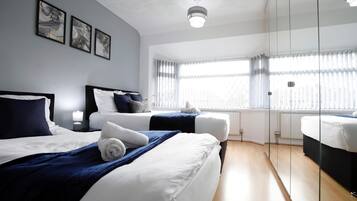 House | 3 bedrooms, desk, free WiFi, bed sheets