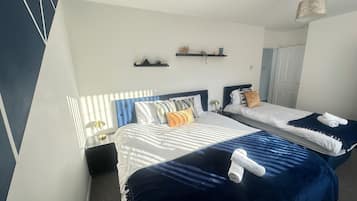 3 bedrooms, desk, soundproofing, free WiFi