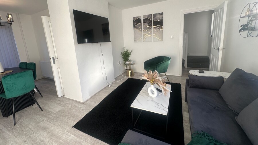 Airport House - Long Stays, Near Hospital!