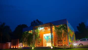 Khu tổ chức đại tiệc ngoài trời