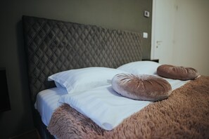 Standard Double Room, Balcony, Mountain View | Free WiFi - Baile Puturoasa (Vama)