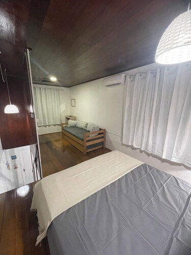 Fully renovated guest house with private access - just 3 blocks from the BEACH