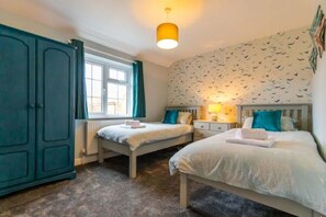 2 bedrooms, iron/ironing board, travel crib, WiFi - Host & Stay | The Courtyard (Snettisham)