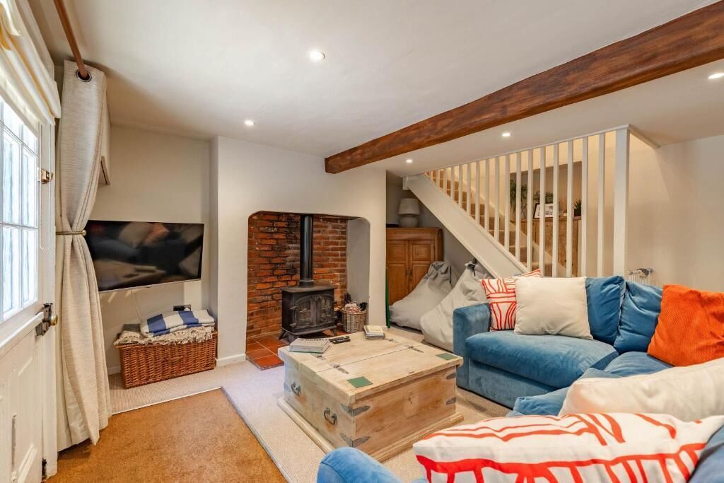 TV, fireplace, offices