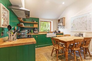 Fridge, microwave, oven, coffee/tea maker