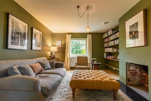 TV, DVD player, offices - Host & Stay | Haclins Cottage (Stibbard)