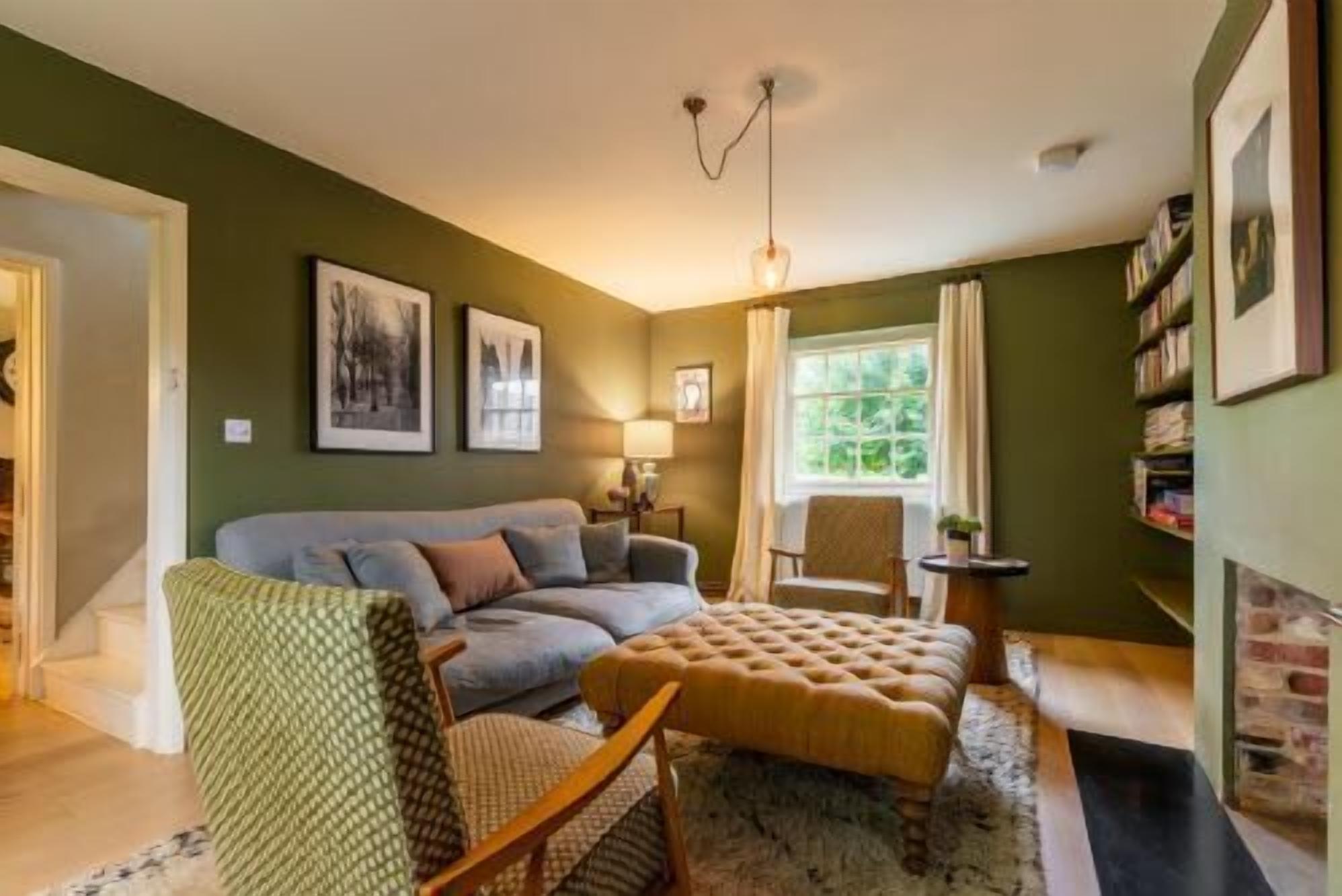 Télévision, lecteur de DVD, espaces bureaux