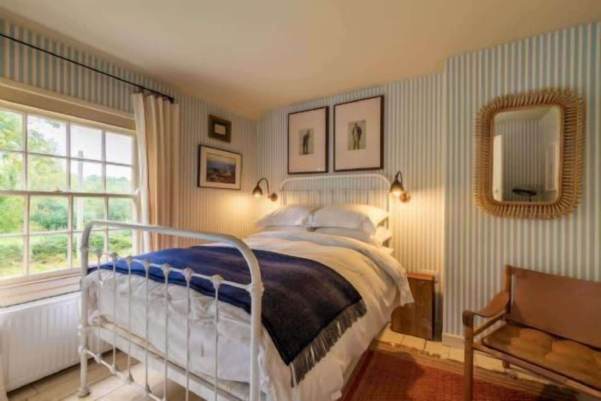 2 slaapkamers, een strijkplank/strijkijzer, wifi, beddengoed