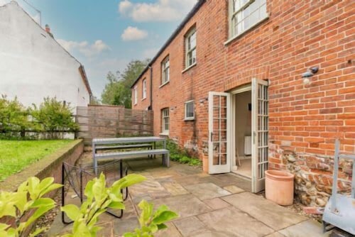 Host & Stay | Haclins Cottage