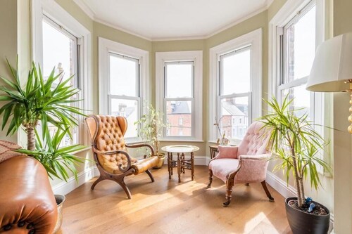 Host & Stay | Cabbell Towers