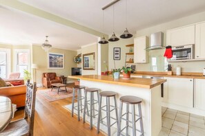 Interior - Host & Stay | Cabbell Towers (Cromer)