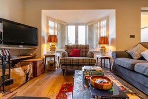 TV, lareira, DVD player