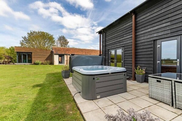 Unclassified image, 1 of 29, button