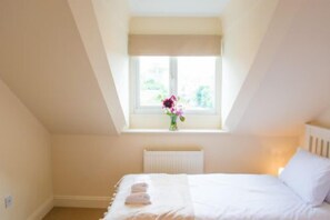 2 slaapkamers, een bureau, wifi, beddengoed