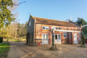 Exterior - Host & Stay | Boathouse Barn (Frettenham)