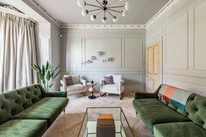 TV - Host & Stay | Bressingham Lodge (Diss)