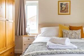 3 bedrooms, desk, iron/ironing board, WiFi