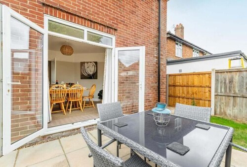 Host & Stay | St Clements House