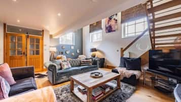 Televisión y chimenea