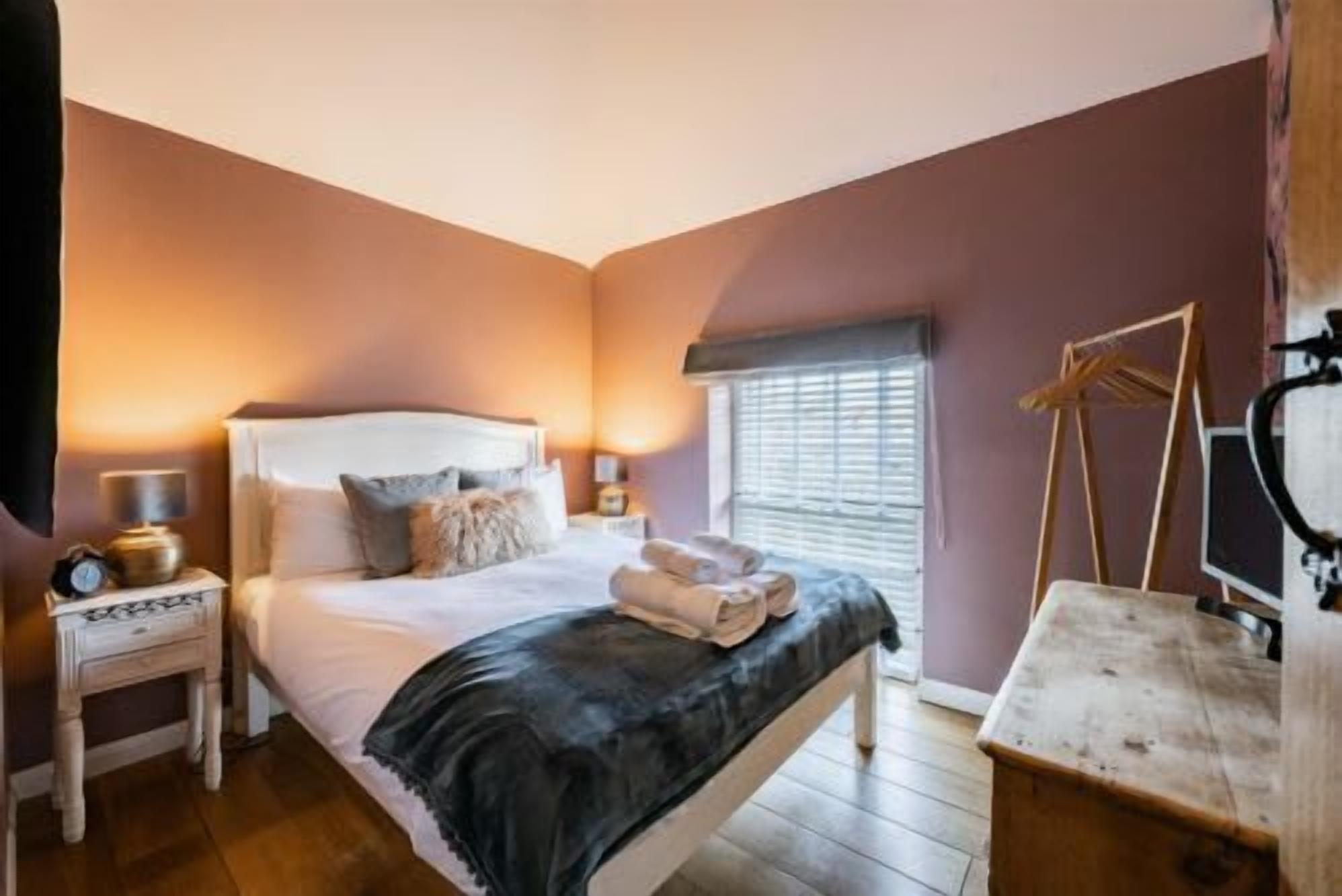 3 chambres, fer et planche à repasser, lit de bébé portatif, Wi-Fi