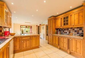 Refrigerador, microondas, horno y lavavajillas 