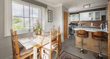 Host & Stay | Manor View