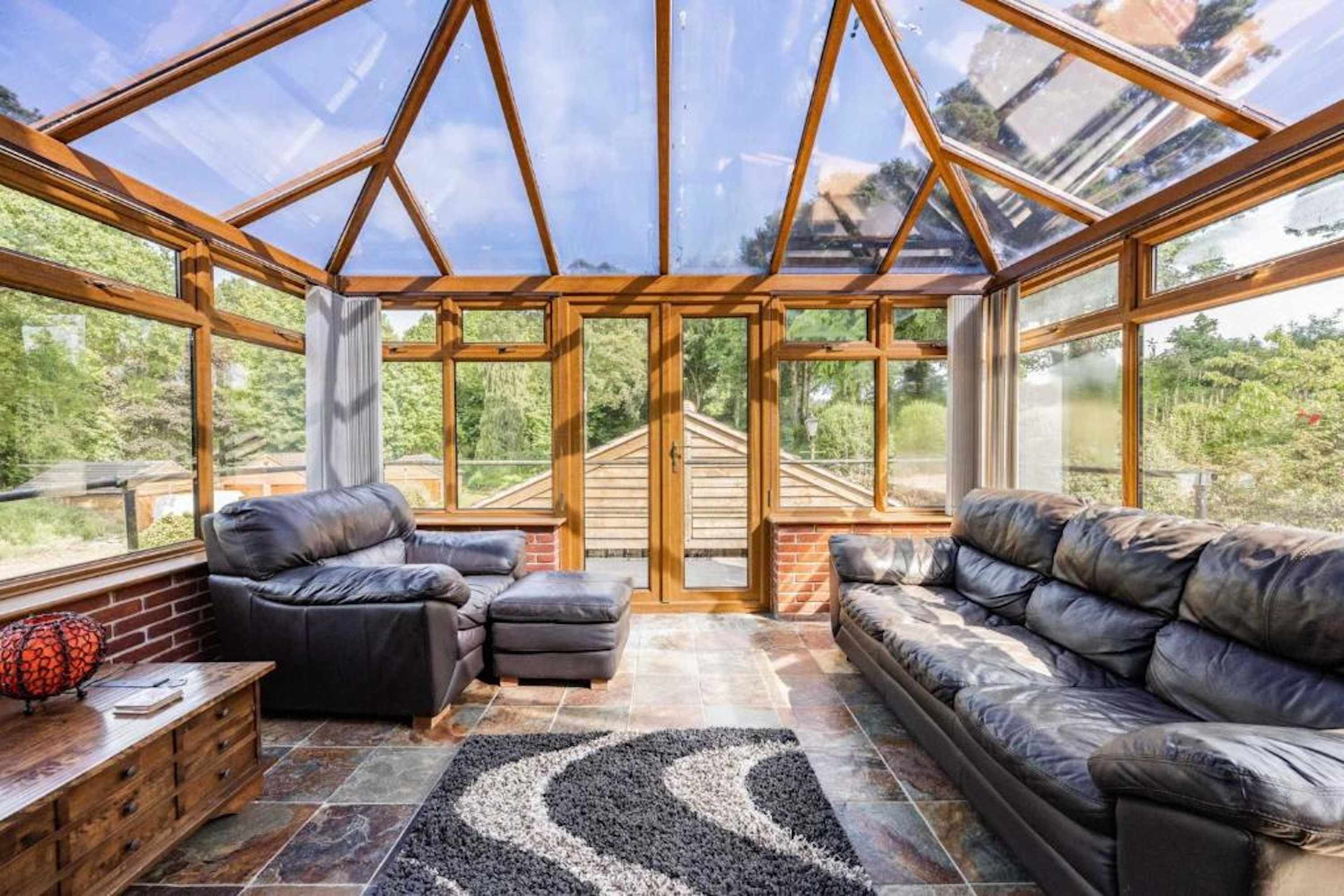 Fernseher, Kamin, Arbeitsbereiche