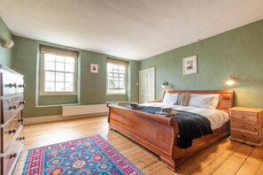 5 chambres, fer et planche à repasser, Wi-Fi, draps fournis