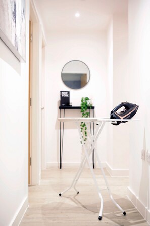 Apartment | Interior - Manchester - 2-bed Apartment - Sleeps 4 - Wifi (Salford)