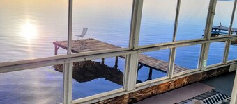 Sublime Sunsets--Charming Cottage with No Bad Views