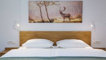 Classic Studio | Premium bedding, desk, laptop workspace, free WiFi