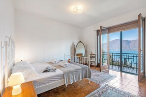 Family Villa, Multiple Bedrooms, Mountainside (Casa Antonia) | 4 bedrooms, iron/ironing board, free WiFi, bed sheets - Casa Antonia (Porto Valtravaglia)