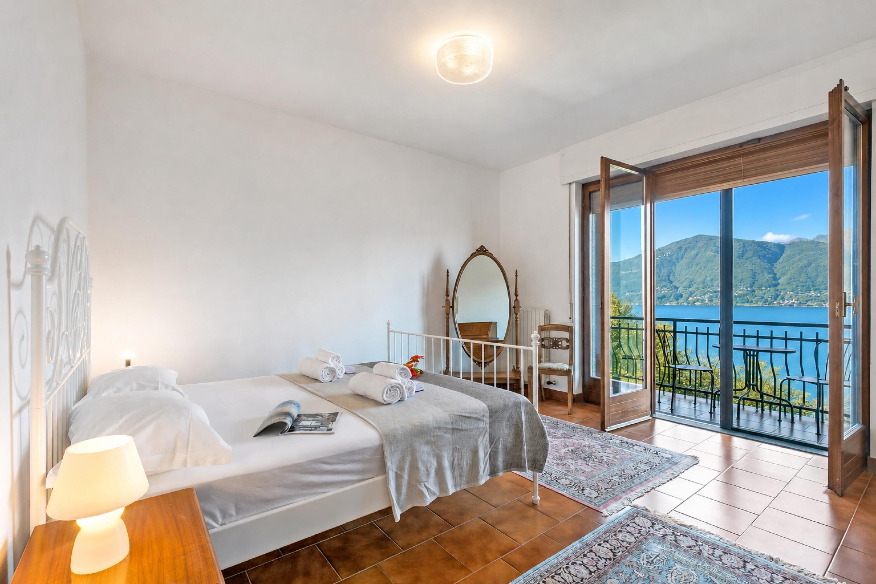 Villa Familiale, 4 chambres, balcon, côté montagne (Casa Antonia: Lake Maggiore Villa)
