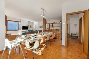 Family Villa, Multiple Bedrooms, Mountainside (Casa Antonia) | Dining - Casa Antonia (Porto Valtravaglia)