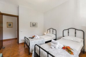 Family Villa, Multiple Bedrooms, Mountainside (Casa Antonia) | 4 bilik tidur, seterika/papan seterika, Wi-fi percuma, cadar katil 