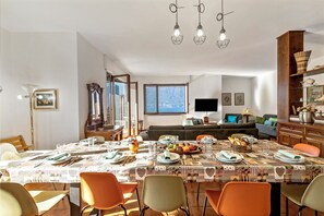Family Villa, Multiple Bedrooms, Mountainside (Casa Antonia) | Dining - Casa Antonia (Porto Valtravaglia)