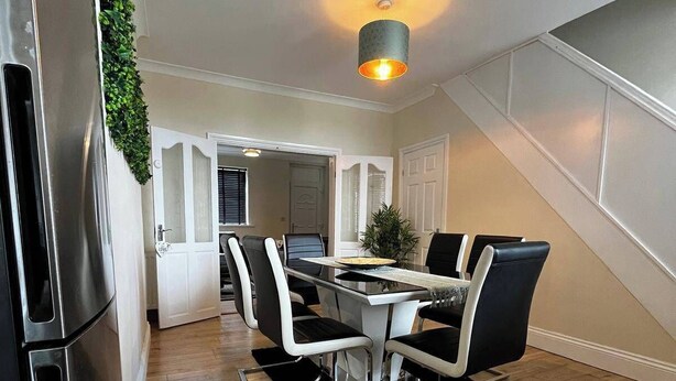 Dining - Durham, 3-beds, Sleeps 5 - Close to Uni & Centre (Durham)